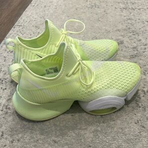NIKE Superzoom! Highlighter color lightly worn
